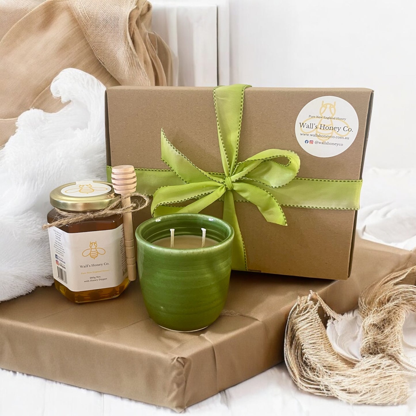 Green 2-wick beeswax candle and honey gift box