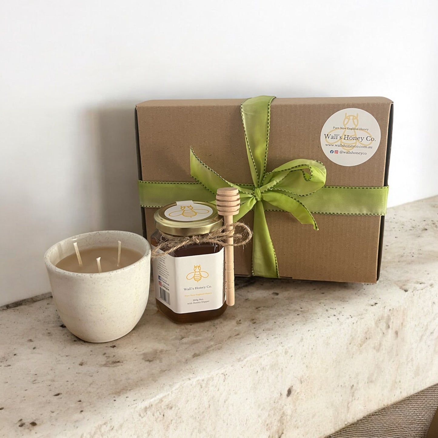 White 3-wick pottery candle and honey gift box